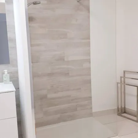 Superbe Neuf Avec Terrasse Et Parking Prive